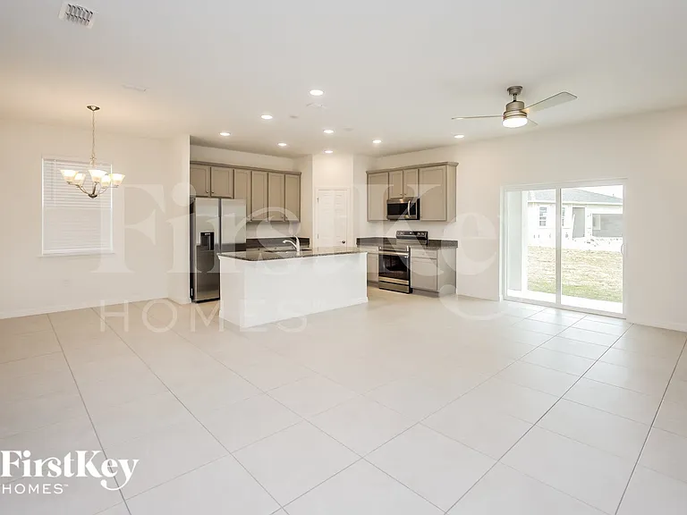 360 Corbel Ln — Photo 3
