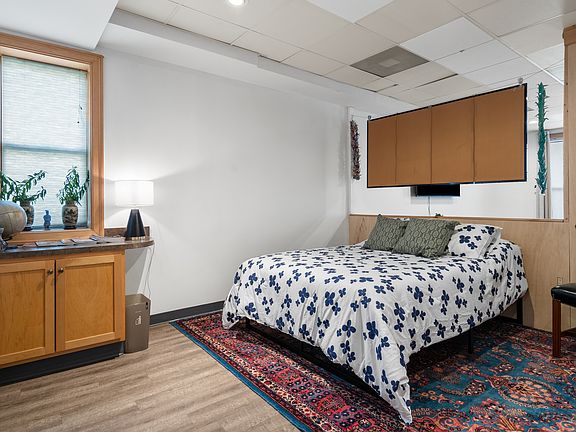 5th image of 238 E King St #1