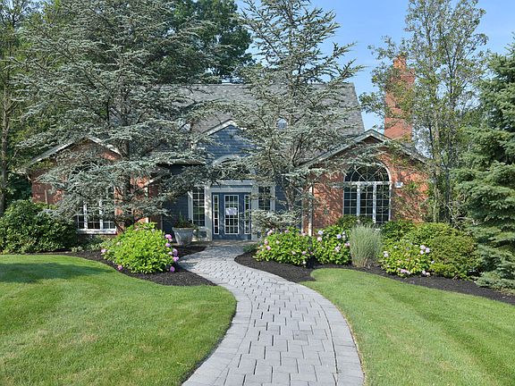 3rd image of 383 Cambridge Dr