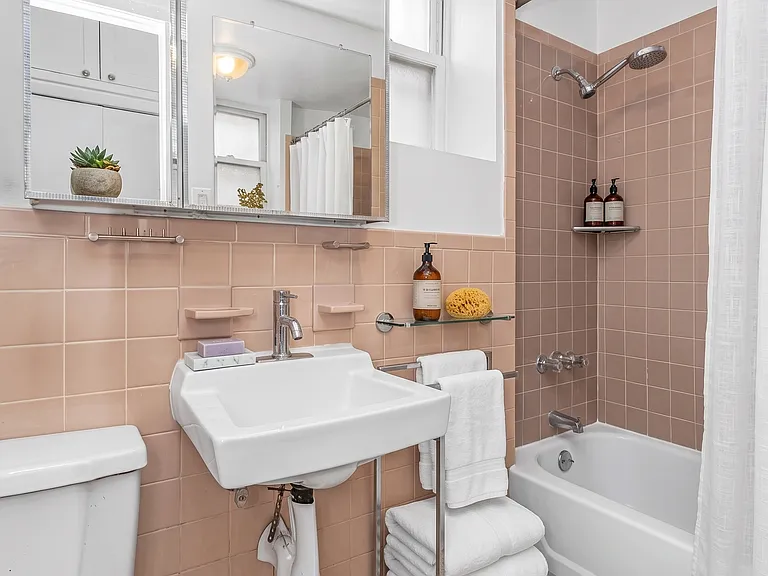 318 W 36th St #5A — Photo 4