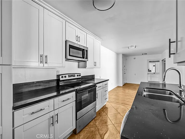 5334 Lindley Ave #319 — Photo 9