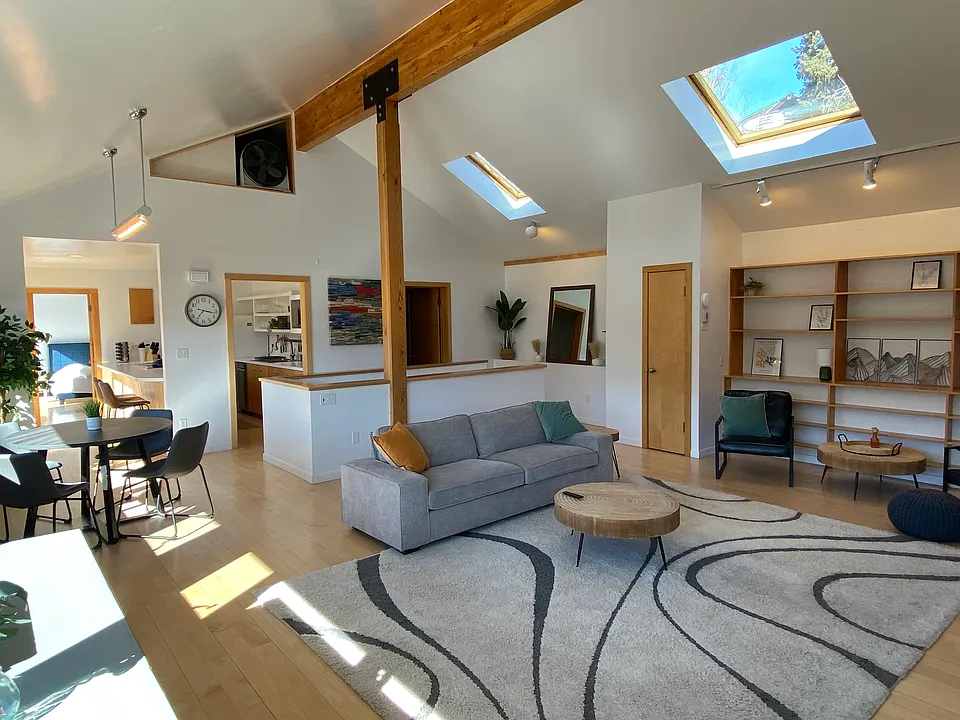 216 E Homestead Dr #1