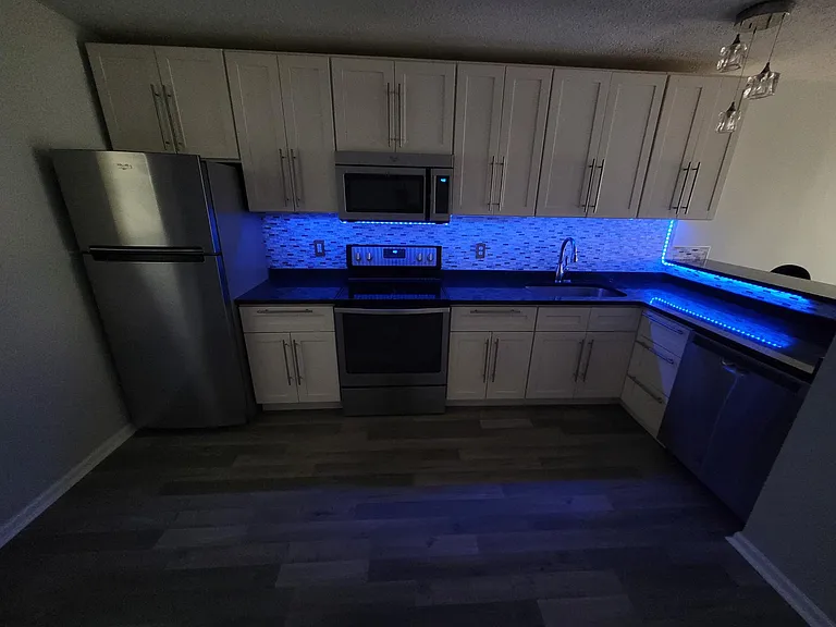 1277 Oak St SW #B — Photo 6