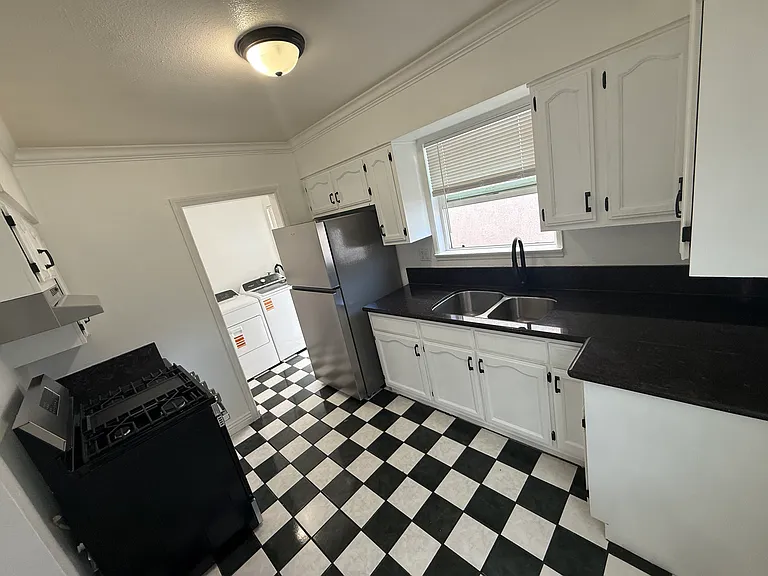 242 E Del Amo Blvd — Photo 4