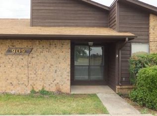 909 NE Rogers Ln APT 3, Lawton, OK 73507
