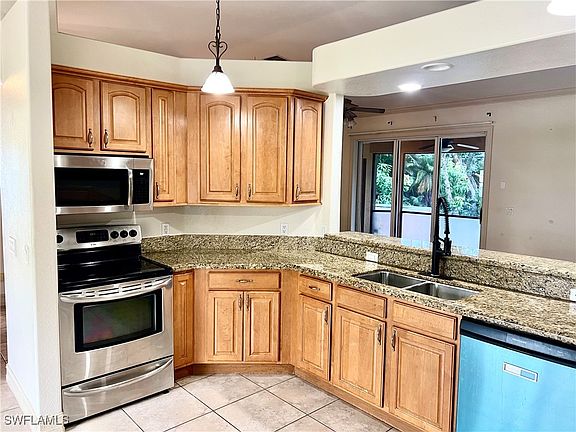5th image of 1514 SW 49th St