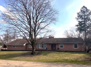 933 Forest Dr, Elgin, IL 60123