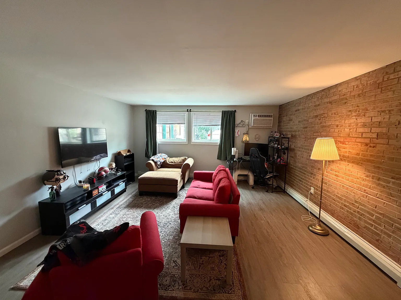2 bed, 850 sqft, $1,400 — Photo 2
