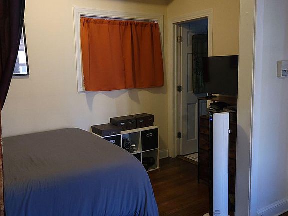 5th image of 857 W Cornelia Ave APT 3S
