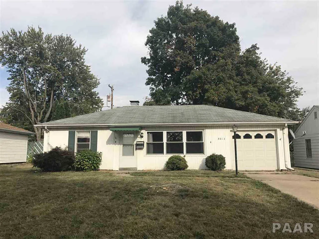 3012 N Victoria Ave photo 1