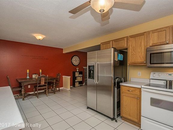 5th image of 106 13th Ave NW