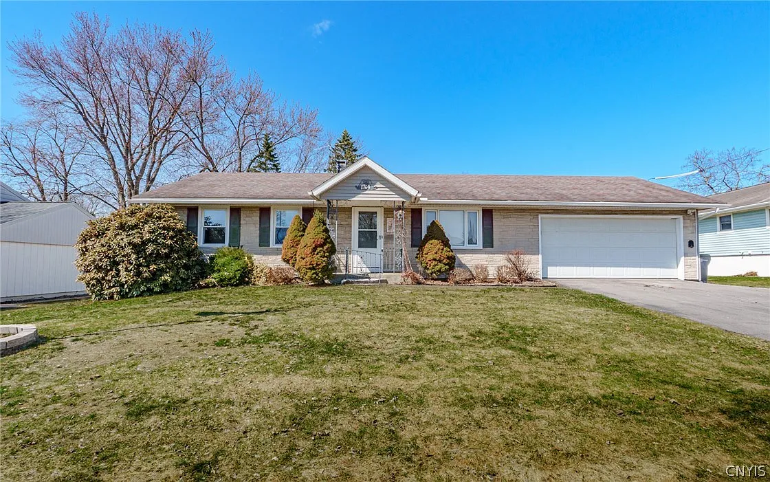 1764 N George St photo 1
