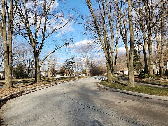 5th image of 8211 Denwood Dr