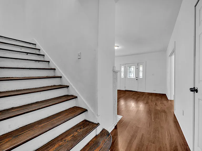 2348 Court R — Photo 19