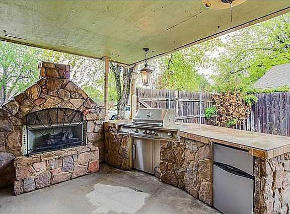 2nd image of 424 Ranchwood Manor Dr