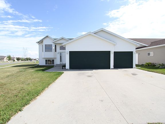 2nd image of 1136 39 Ave W