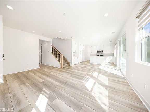 5th image of 601 Jasper St