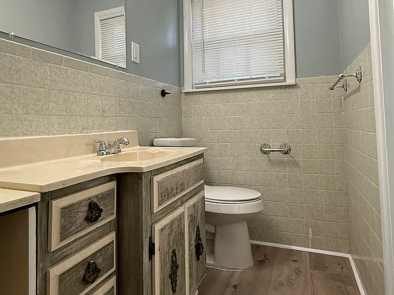 The second 1/2 bath. The doored entrance to the bathtub is just to the right.