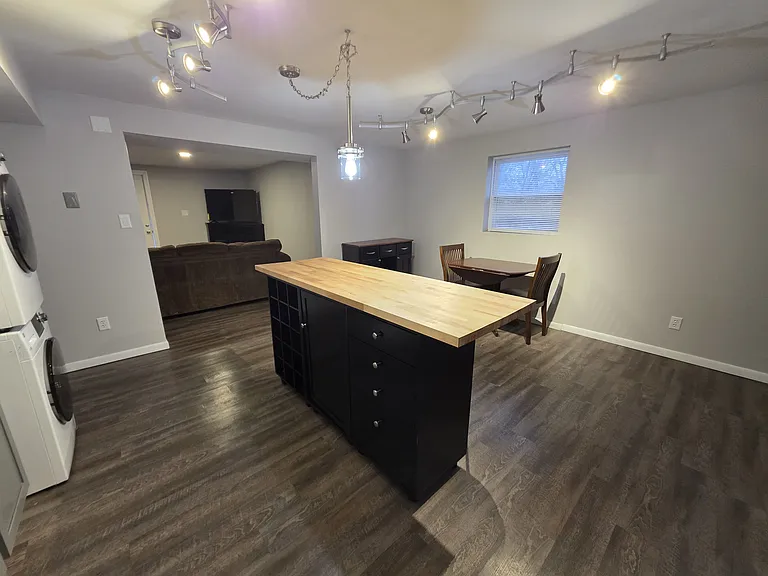 831 W Pearl St #100 — Photo 4