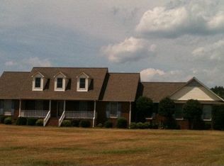 114 Flatwood Rd, Hodges, SC 29653