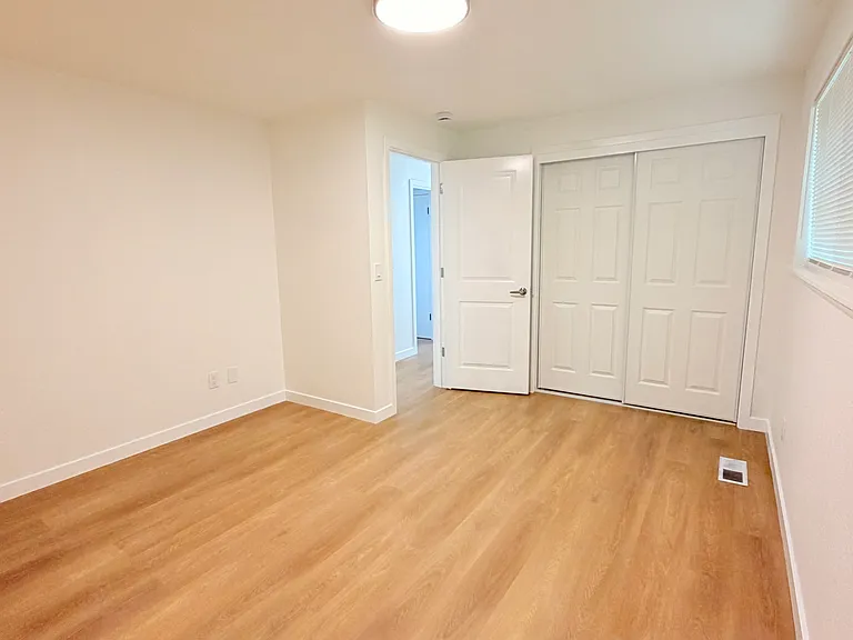 7233 Tacoma Ave S — Photo 16