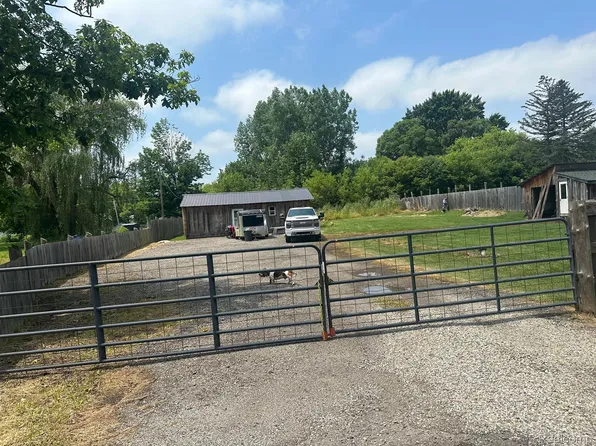 10338 Evelyn Dr, Clio, MI 48420