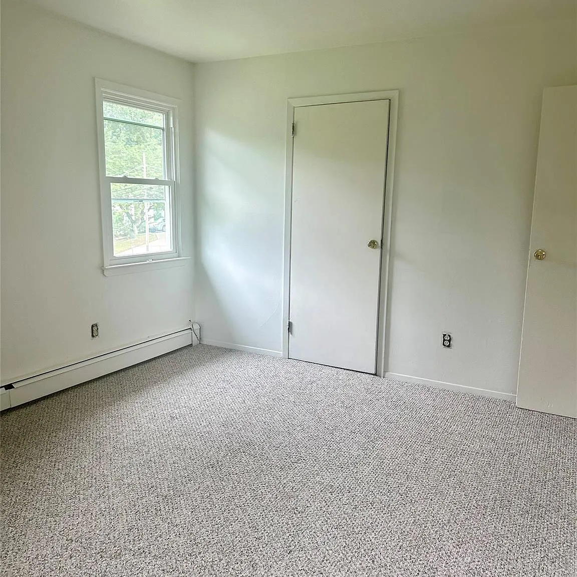 2 bed, 1.0 bath, 1728 sqft, $2,450 — Photo 3