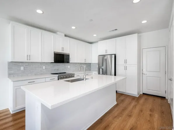 7700 Jasmine Ct, Santee, CA 92071