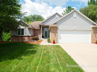 747 Ridgefield Dr, Coopersville, MI 49404