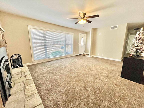4th image of 10615 Hillview Dr
