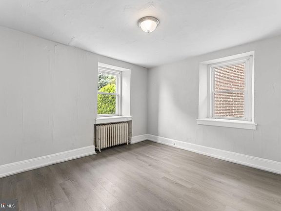 3rd image of 16 Windsor Ave