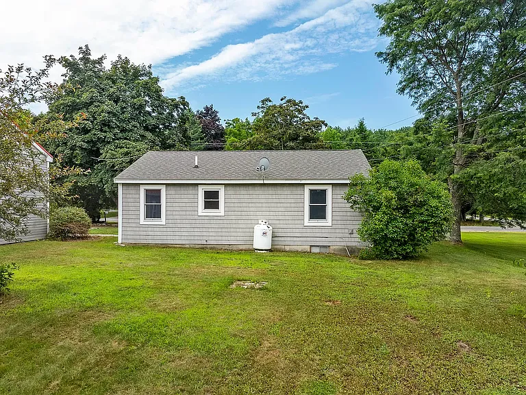 585 Walnut Hill Rd — Photo 27