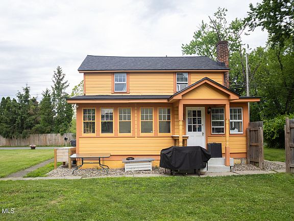 3rd image of 338 Riverbend Road