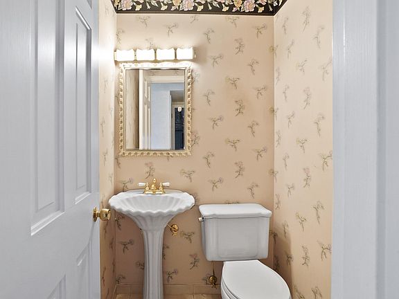 5th image of 2511 W 58th Pl