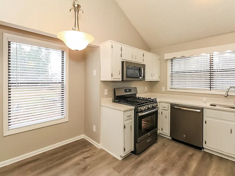 4140 Hawkins Xing — Photo 7