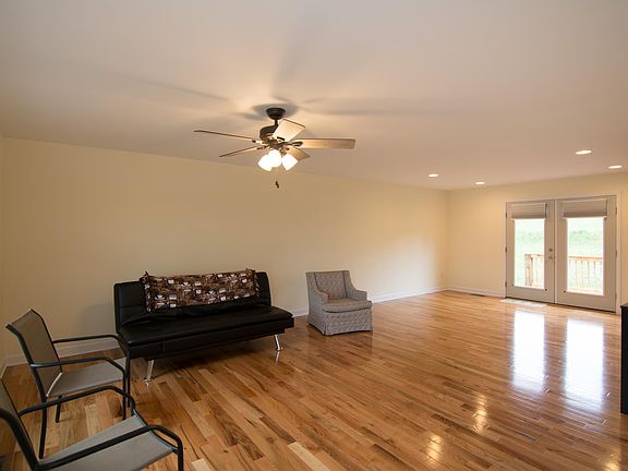 3rd image of 240 Brier Hill Ln