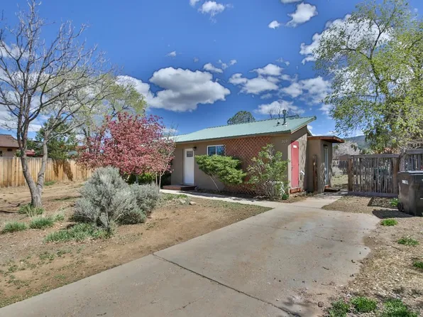 209 Holly Circle, Taos, NM 87571