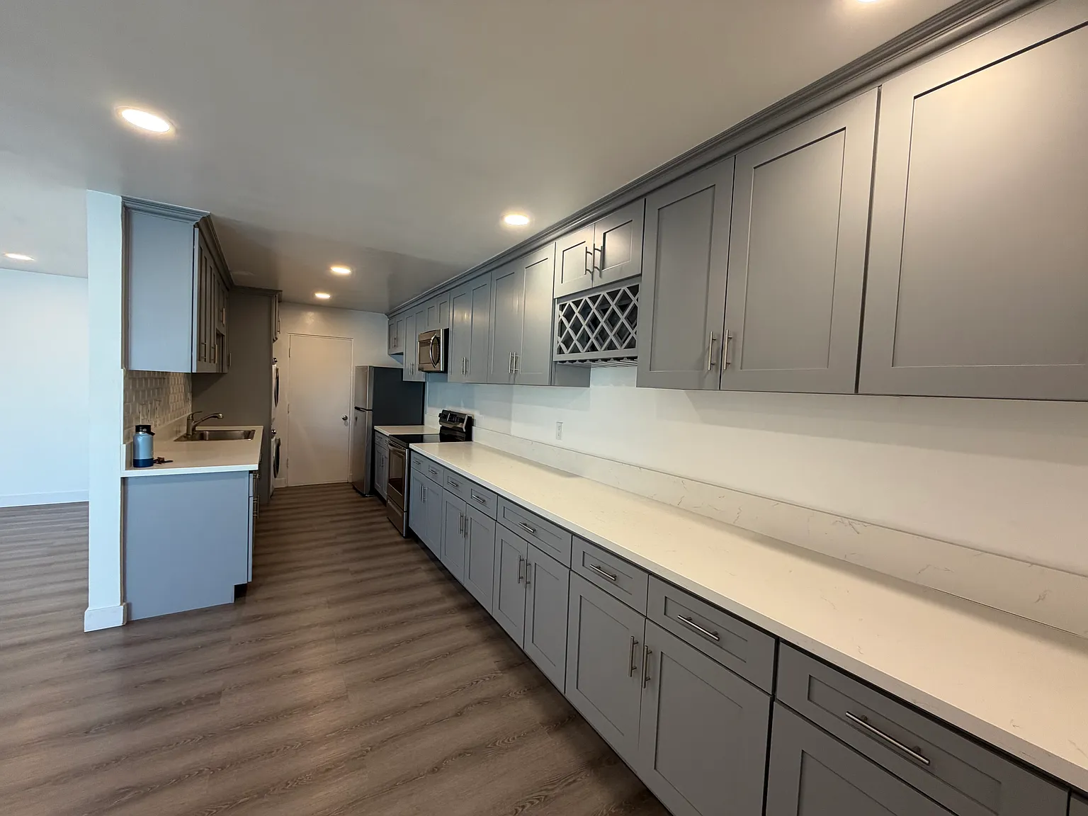 2 bed, 1200 sqft, $4,300 — Photo 2