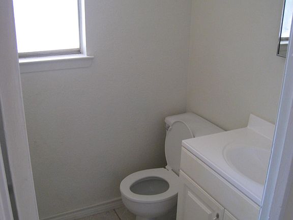 4th image of 1322 N Cooper St