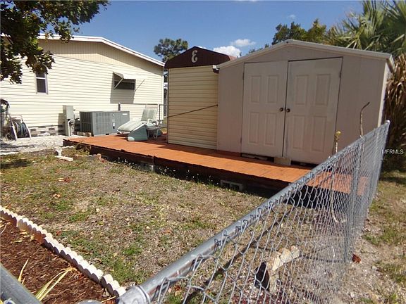 4th image of 1592 Blue Heron Dr