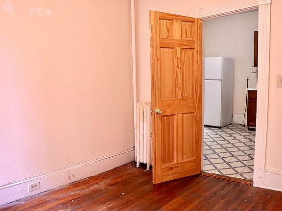5th image of 9 Myrtle St #5