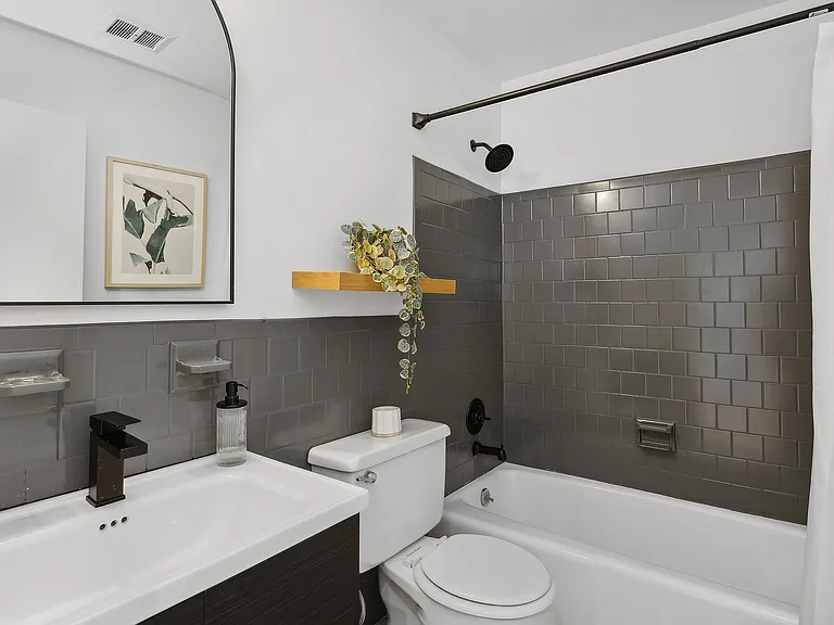 ReNew Parkville — Photo 6