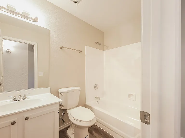 7549 W Kerry Ln — Photo 13