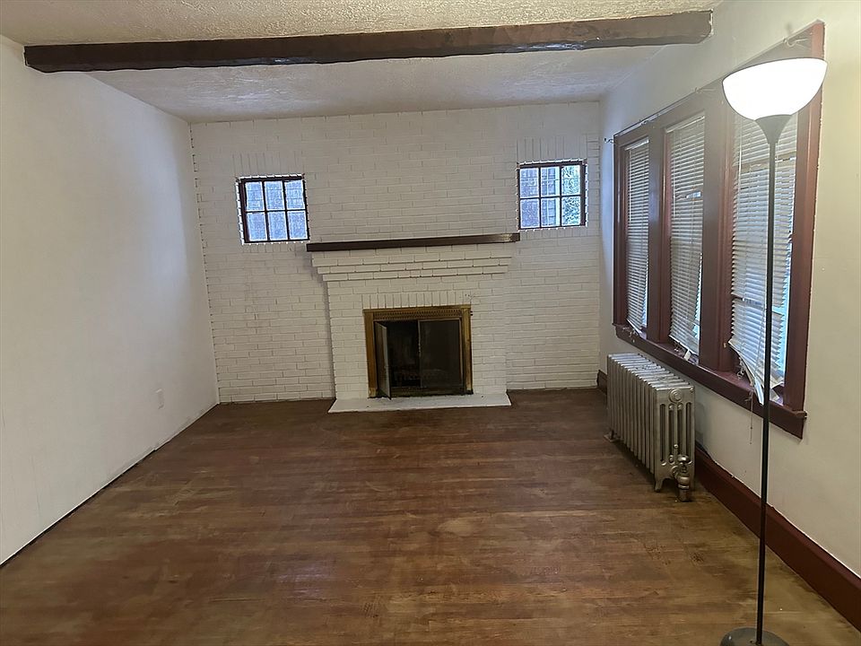 1st image of 107 N Leyden St