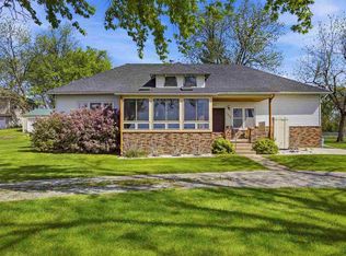 1502 Black Diamond Rd SW, Oxford, IA 52322