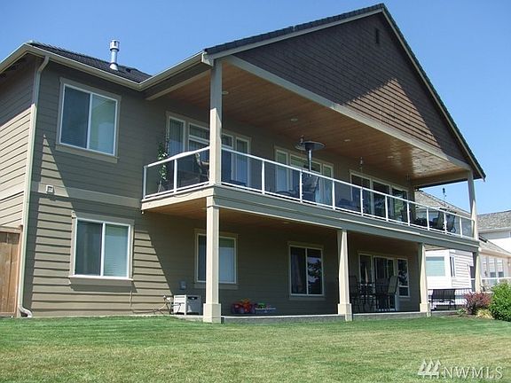 2nd image of 4217 Country Club Dr NE