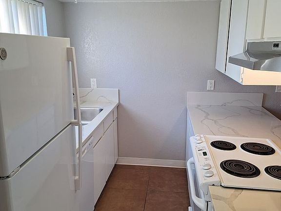 4th image of 3215 United Dr #8