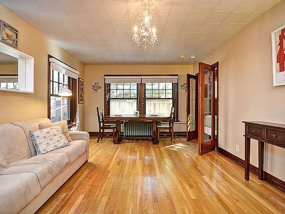 2nd image of 408 Bellevue Ave E APT 105