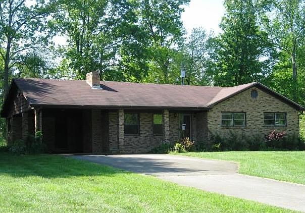 1st image of 135 Oak Dr