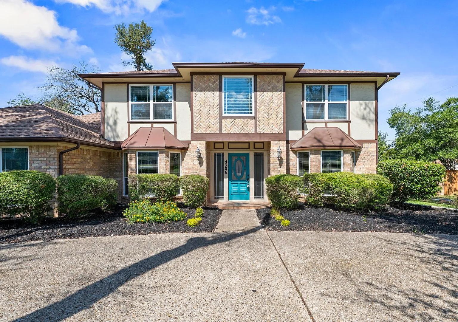 Spacious 4 Bedroom Home in Established Temple Neighborhood! — Photo 1